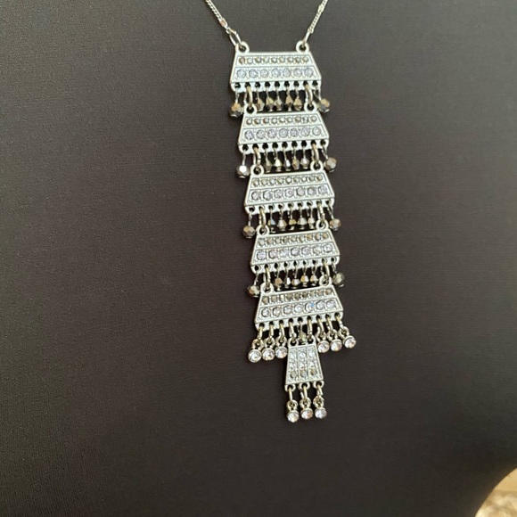 Elegant shimmery necklace - Picture 2 of 2